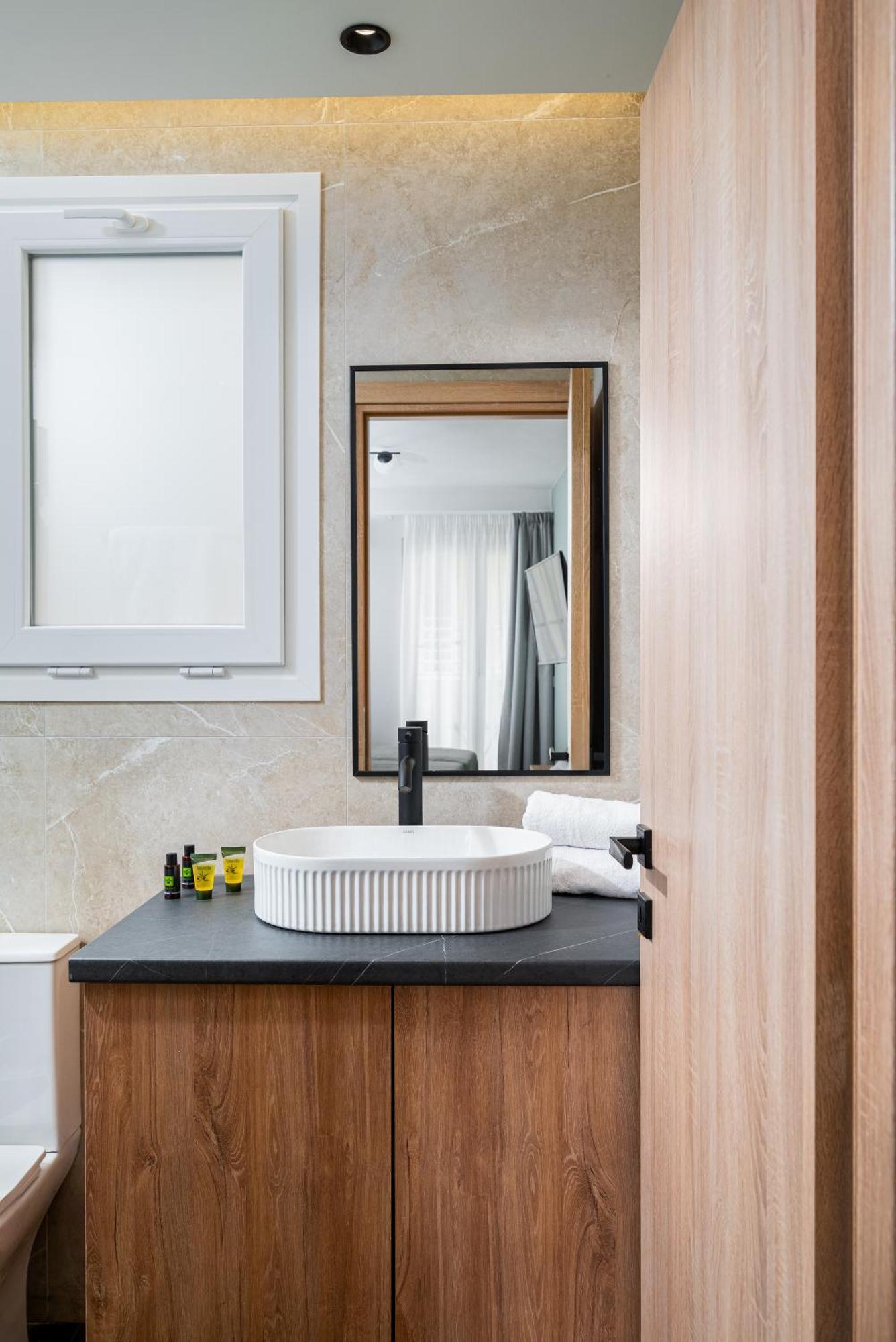 Makas Suites Hersonissos  Exteriör bild
